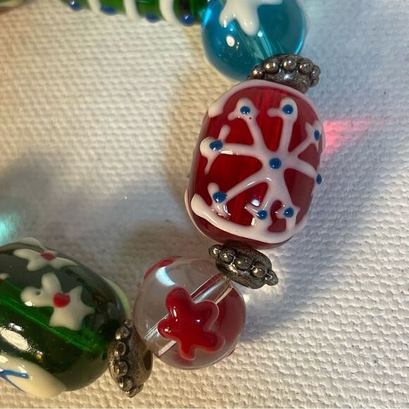 Christmas bracelet handmade lampworked glass beads stretchy bracelet - Picture 8 of 12
